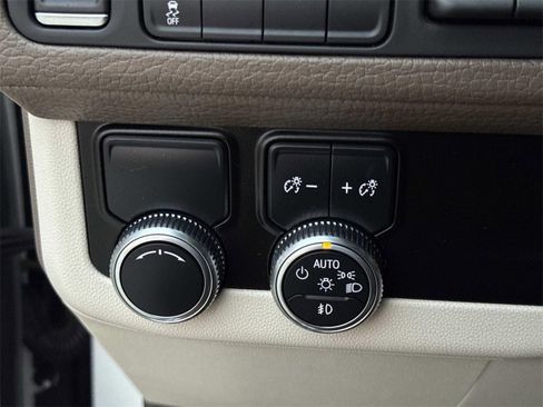 Used 2021 GMC Yukon Denali w/ Denali Premium Package image 30