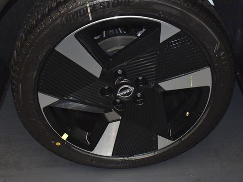 Certified 2025 Nissan Kicks SR image 5