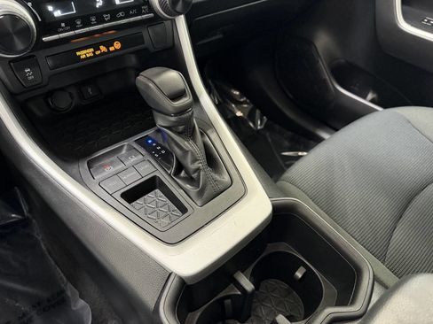 Used 2022 Toyota RAV4 LE w/ Carpet Mat Package (TMS) FWD image 11