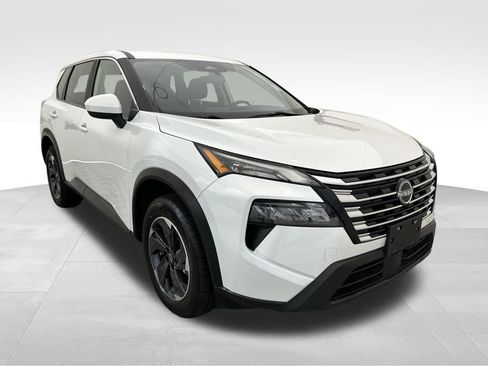 Used 2024 Nissan Rogue SV image 8