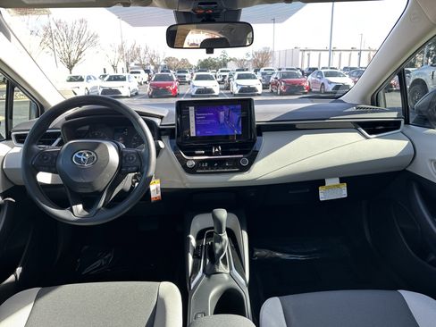 Certified 2025 Toyota Corolla LE image 28