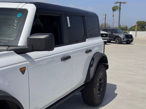 New 2026 Ford Bronco Badlands image 9