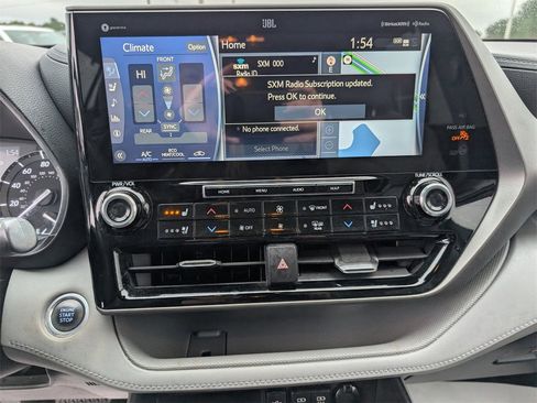 Used 2021 Toyota Highlander Limited image 14
