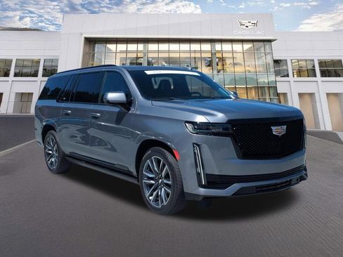 Certified 2022 Cadillac Escalade ESV Sport Platinum w/ Heavy-Duty Trailer Package AWD/4WD image 3