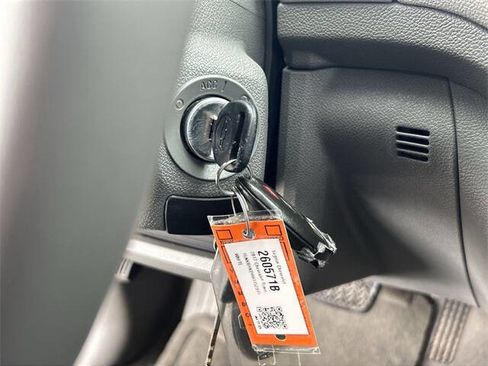 Used 2017 Chevrolet Traverse LT image 17