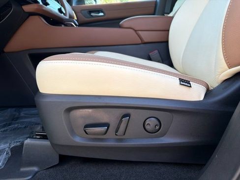 Used 2026 Nissan Pathfinder Platinum w/ Cargo Package FWD image 33