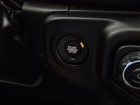 Used 2023 Jeep Wrangler Unlimited Sahara AWD/4WD image 18