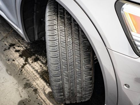 Used 2022 Audi e-tron Premium w/ Convenience Plus Package image 39