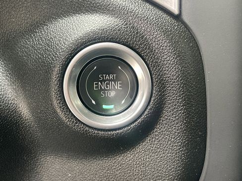 Used 2025 Chevrolet Silverado 2500 Custom w/ Custom Value Package image 15