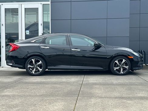 Used 2016 Honda Civic Touring image 2