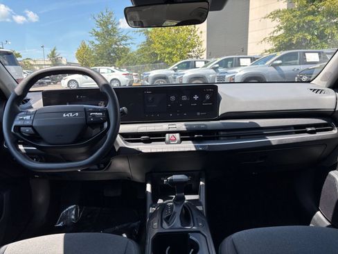 Used 2025 Kia K4 FWD image 27