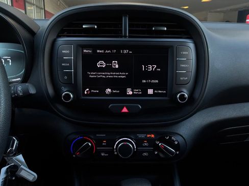 Used 2025 Kia Soul LX w/ LX Technology Package FWD image 25