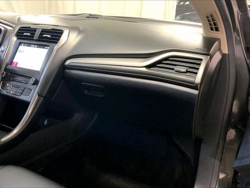 Used 2017 Ford Fusion SE w/ Equipment Group 201A image 18