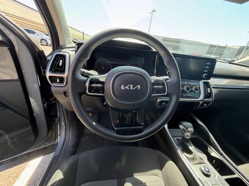 Used 2023 Kia Sorento LX FWD image 11