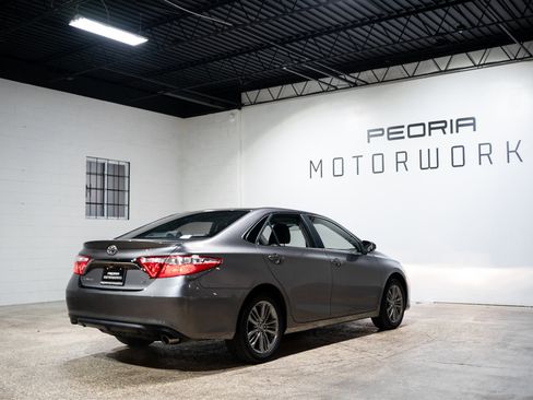 Used 2017 Toyota Camry SE image 6