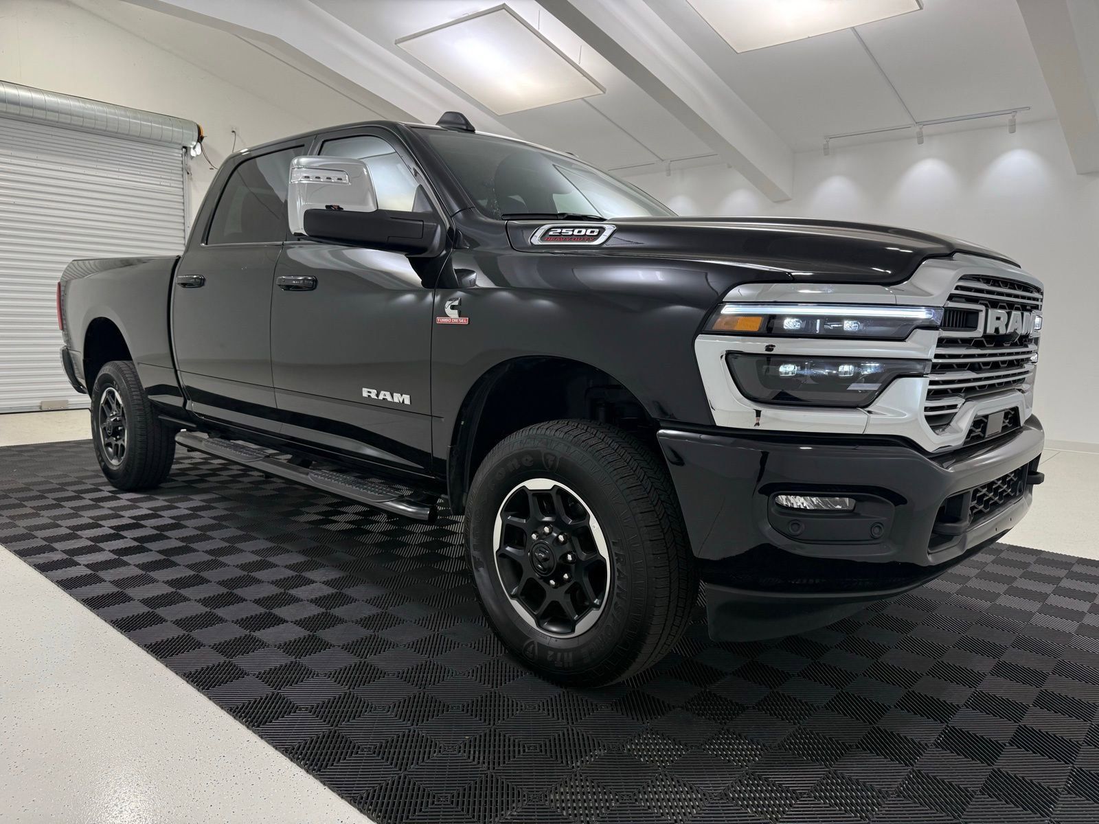 Used 2025 RAM 2500 Laramie AWD/4WD image 1
