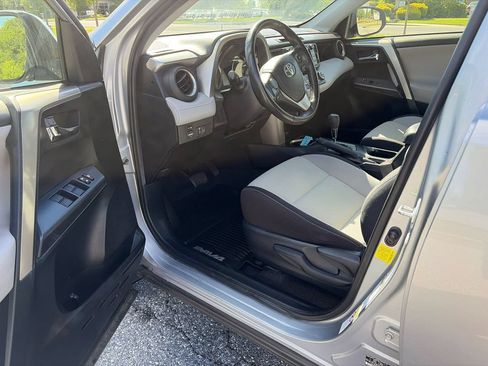Used 2018 Toyota RAV4 XLE AWD/4WD image 10