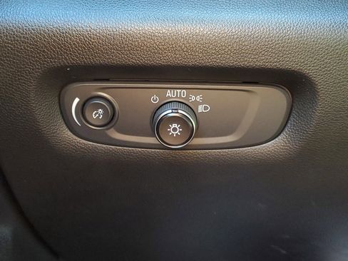 Used 2023 Chevrolet Traverse LT image 30