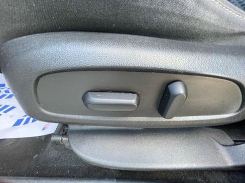 Used 2019 GMC Acadia SLE FWD image 19