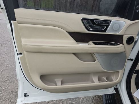 Used 2021 Lincoln Navigator Reserve w/ Luxury Package image 9