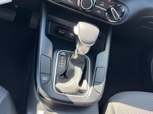 Used 2025 Kia Soul LX w/ LX Technology Package FWD image 19