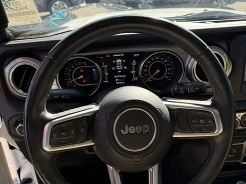 Used 2018 Jeep Wrangler Unlimited Sahara w/ Cold Weather Group image 28