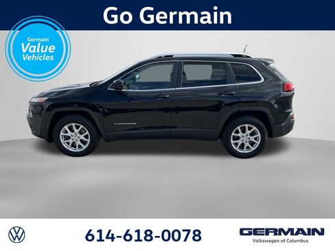 Used 2016 Jeep Cherokee Latitude w/ Cold Weather Group AWD/4WD image 3