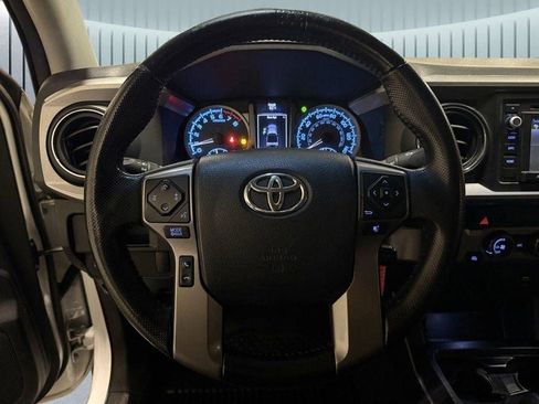 Used 2016 Toyota Tacoma SR5 image 9