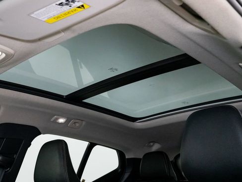 Used 2024 Volvo XC40 B5 Plus w/ Climate Package image 9