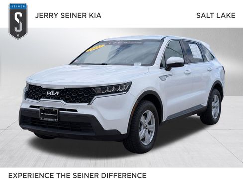 Certified 2022 Kia Sorento LX AWD/4WD image 1