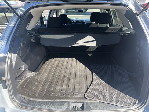 Used 2017 Subaru Outback 2.5i Premium AWD/4WD image 11