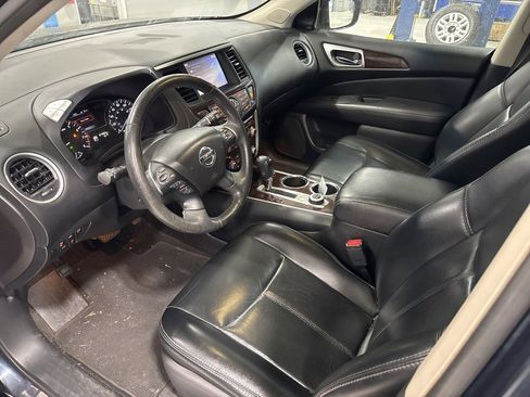 Used 2015 Nissan Pathfinder Platinum w/ Family Entertainment Package image 8
