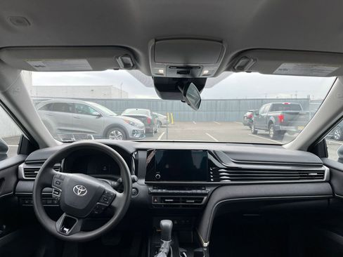 Used 2025 Toyota Camry LE image 33
