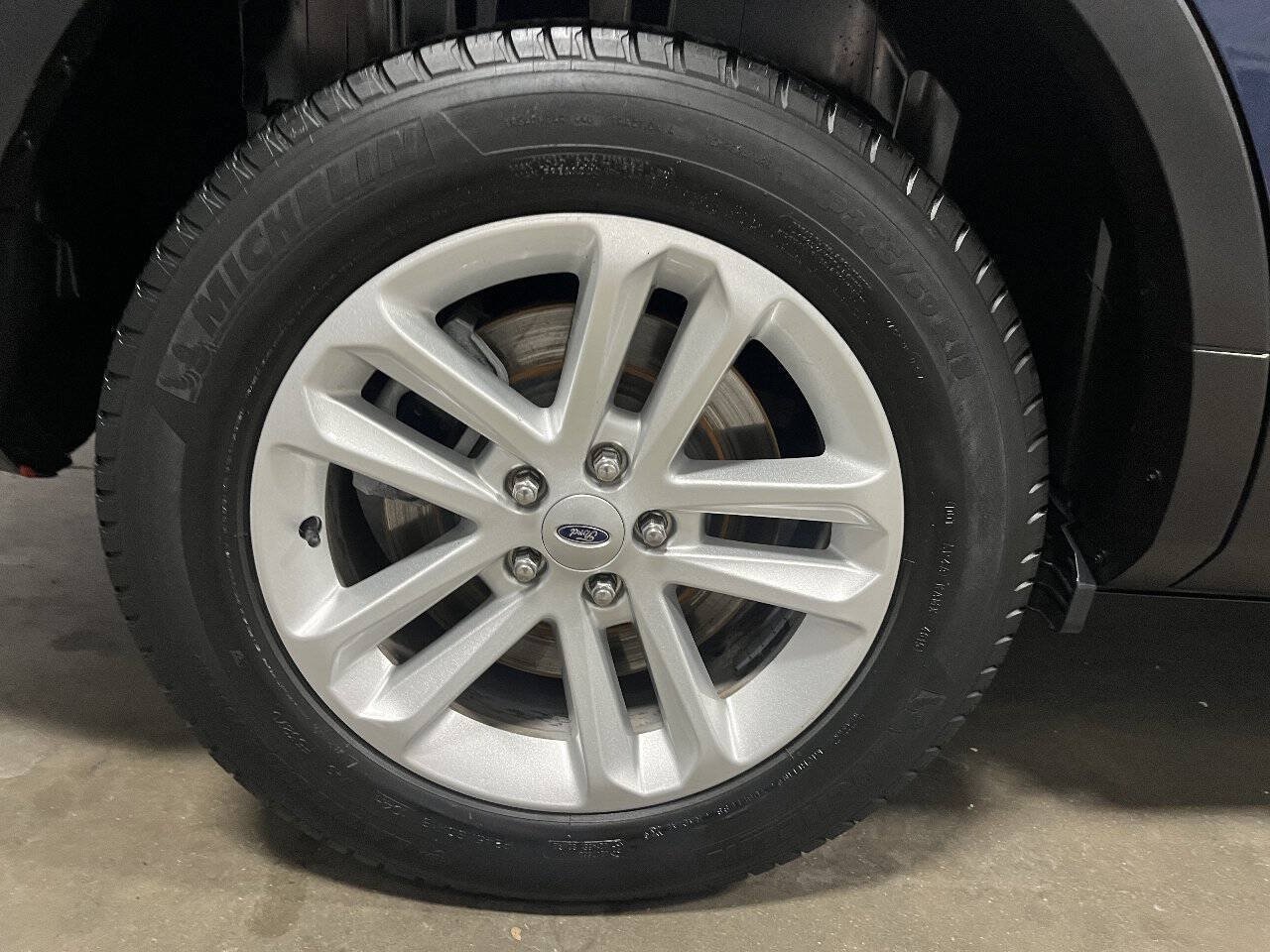 Used 2016 Ford Explorer XLT w/ Equipment Group 202A FWD image 7