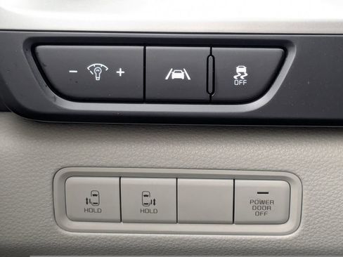 Used 2024 Kia Carnival LX FWD image 33