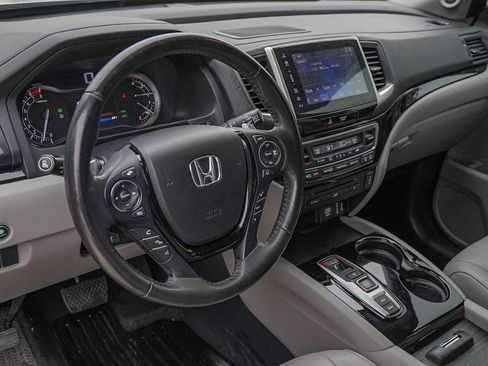Used 2018 Honda Pilot Touring image 9
