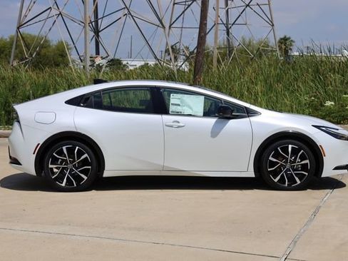 New 2026 Toyota Prius Plug-In Hybrid FWD image 4