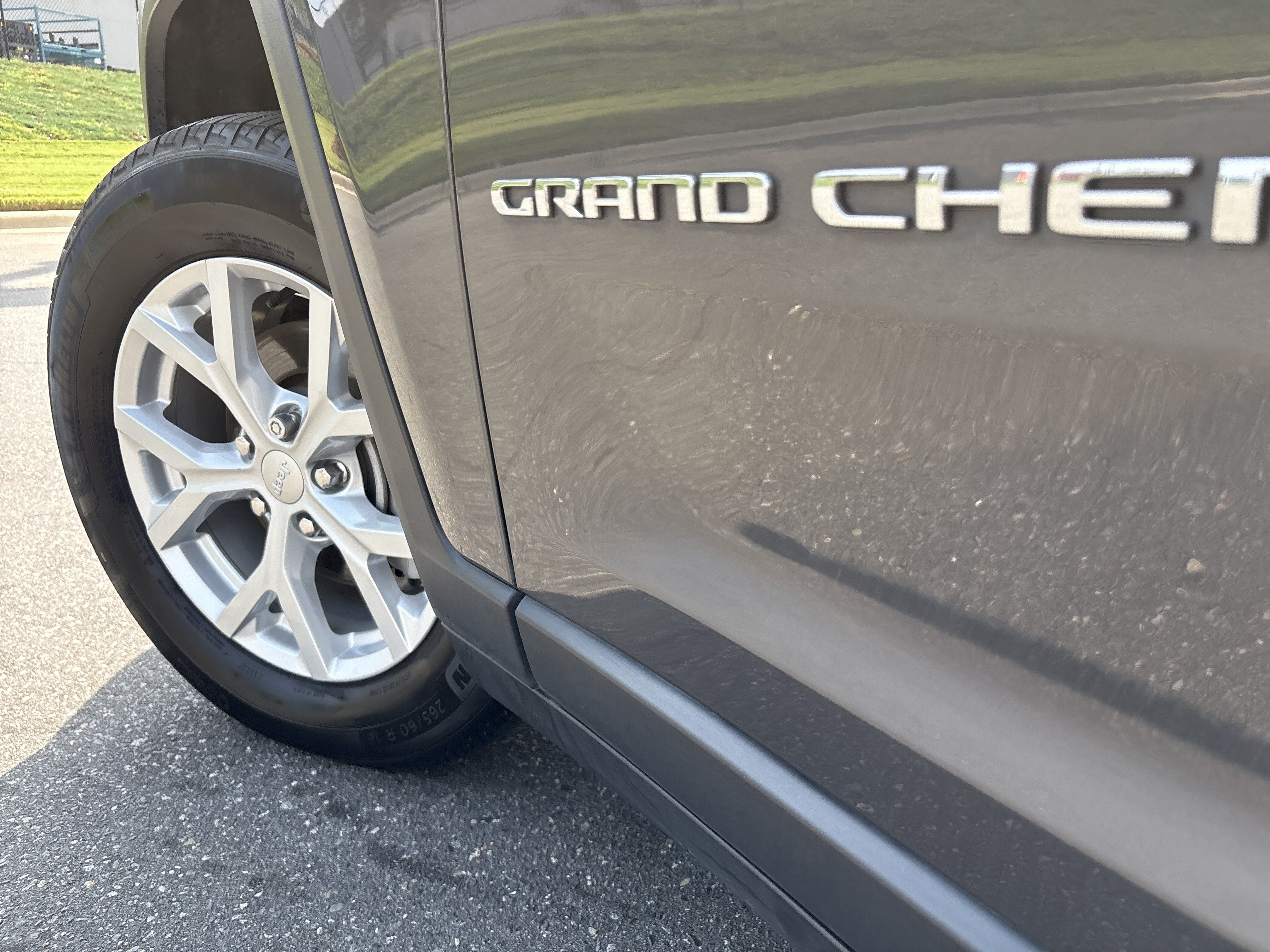 Used 2023 Jeep Grand Cherokee Limited w/ Luxury Tech Group II AWD/4WD image 12