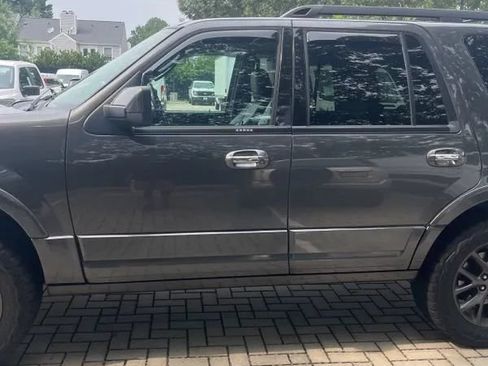 Used 2017 Ford Expedition Limited w/ Equipment Group 301A AWD/4WD image 3