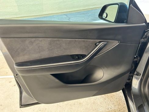 Used 2021 Tesla Model Y Long Range image 21