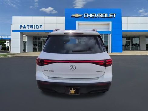 Used 2024 Mercedes-Benz EQB 300 4MATIC image 9