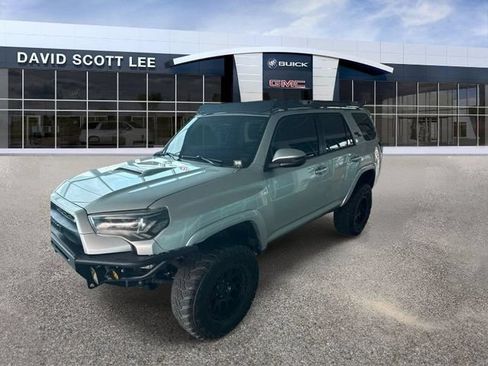 Used 2017 Toyota 4Runner TRD Off-Road Premium AWD/4WD image 2
