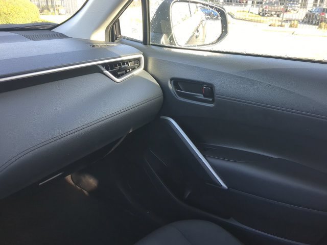 Certified 2025 Toyota Corolla Cross LE FWD image 18