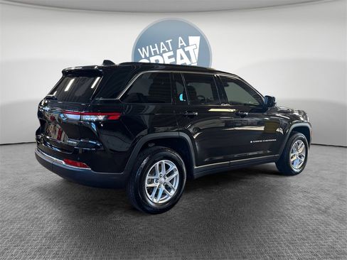 Used 2025 Jeep Grand Cherokee Laredo X w/ Luxury Tech Group I image 3