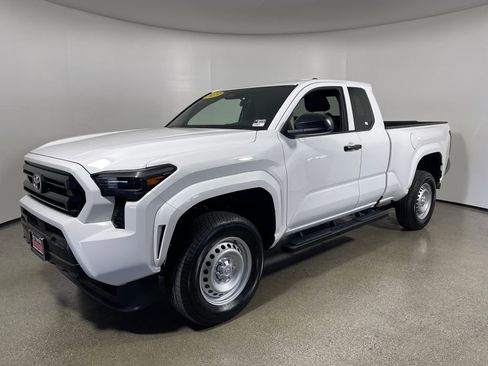 Used 2025 Toyota Tacoma SR image 7