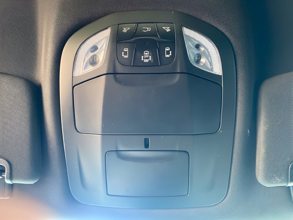 Used 2026 Chrysler Pacifica Select FWD image 32