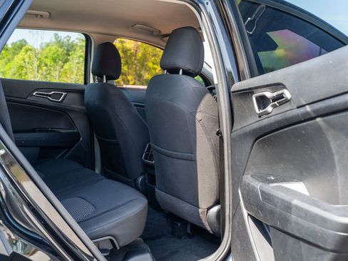 Used 2023 Kia Sportage LX image 14