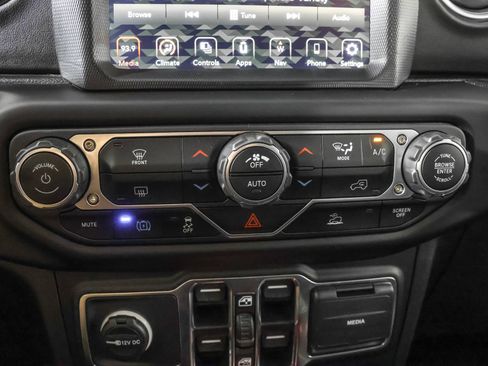 Used 2023 Jeep Wrangler Unlimited Rubicon 4xe AWD/4WD image 30