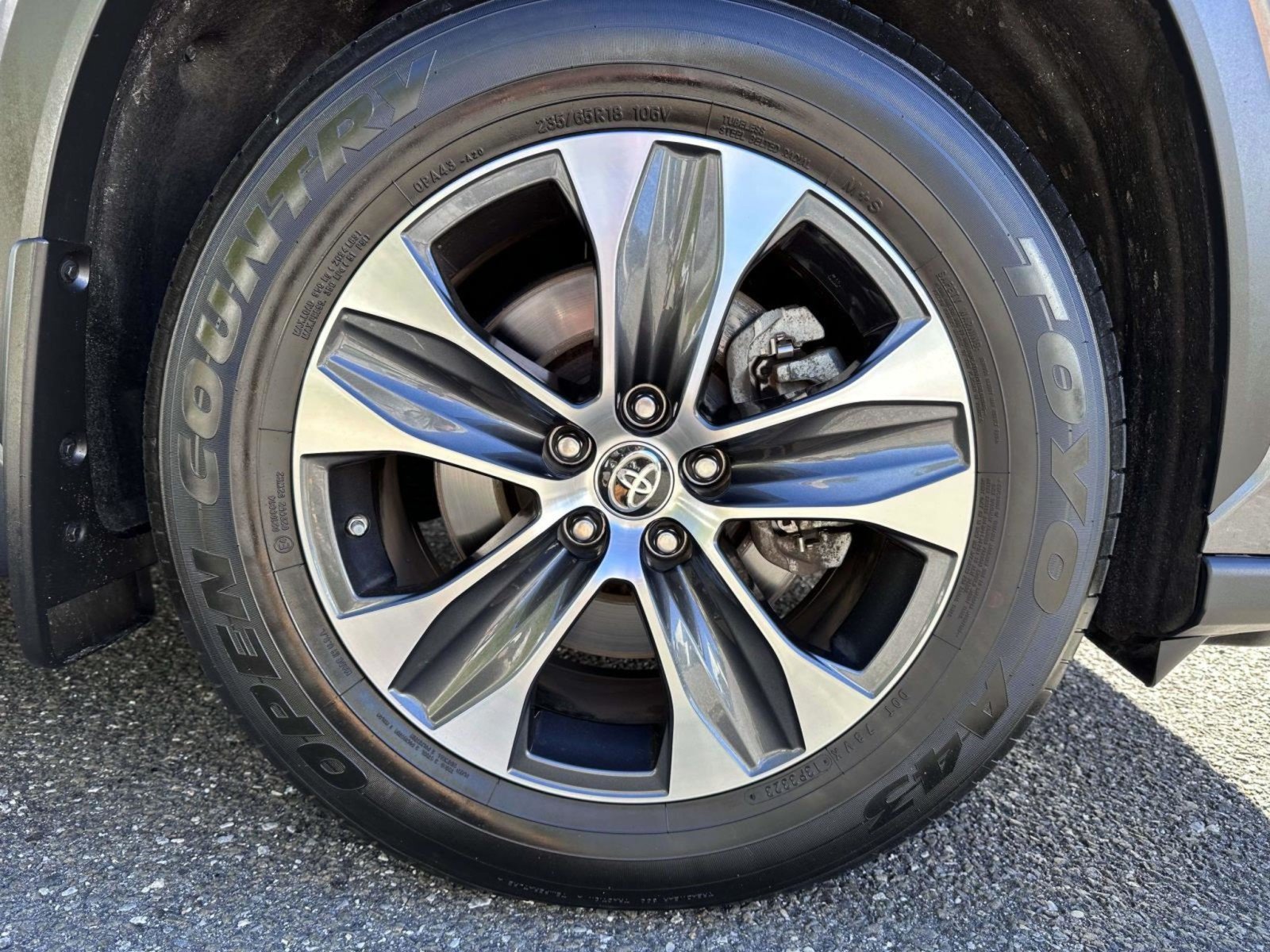 Used 2024 Toyota Highlander XLE AWD/4WD image 6