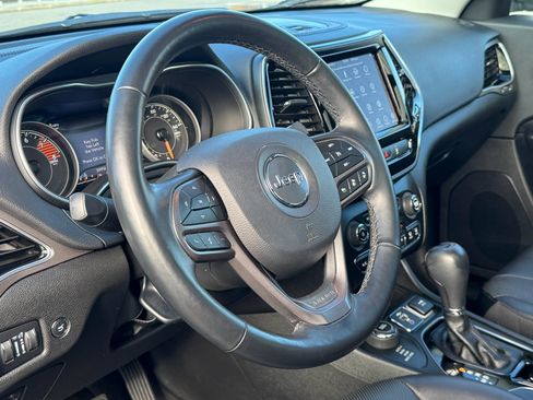 Used 2021 Jeep Cherokee Limited image 9